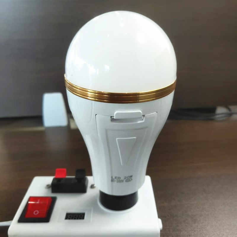 لمبة إضاءة ليد مع بطاريتين ليث - مراجعة Power Outage Light وسعره